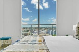 Modern Luxury 2 Bed with Panoramic City Views in Downtown LA
