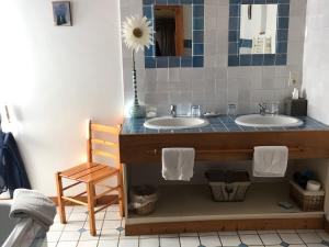 Charmantes chambres avec piscine près de labbaye de Solesmes - FR-1-410-403