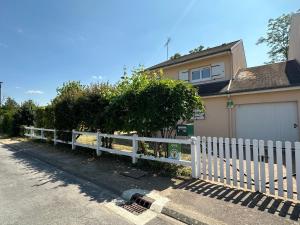 Maisons de vacances Gite Ouzouer-sur-Loire, 5 pieces, 8 personnes - FR-1-590-281 : Maison de Vacances