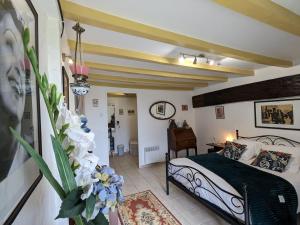 Maisons d'hotes Guestroom Bouges-le-Chateau, 1 piece, 2 personnes - FR-1-591-534 : photos des chambres