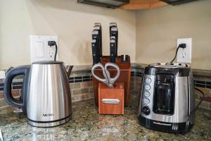 Exquisite Central Townhome with Spacious Loft and Gourmet Kitchen