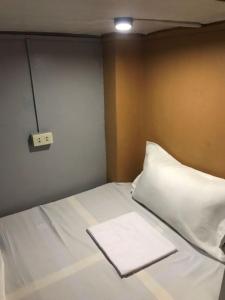 Budget Transient Capsule Room Makati near Ayala and Buendia