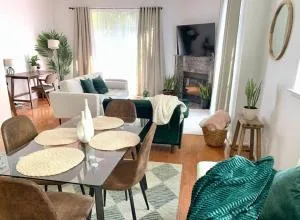 Stylish 2bd/2ba condo 4 miles from Six Flags! - 圣塔克拉瑞塔