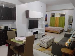 Large studio with pool