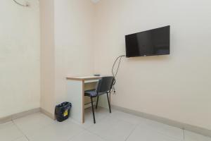 RedDoorz Syariah near Stasiun Karet