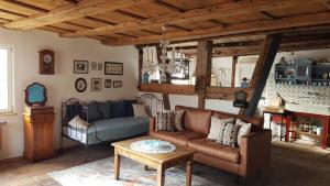 Historisches Fachwerkhaus "Hoher Hirschen" mit romantischem Hof und Garten - Charmantes Studio und grosses, museales Apartment