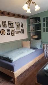 Historisches Fachwerkhaus "Hoher Hirschen" mit romantischem Hof und Garten - Charmantes Studio und grosses, museales Apartment