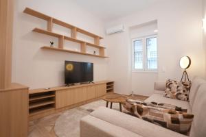 The Downtown Oasis [4 To Panormou Metro Station]