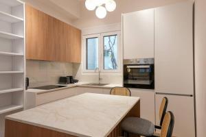 The Downtown Oasis [4 To Panormou Metro Station]