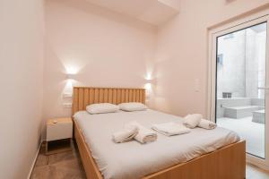 The Downtown Oasis [4 To Panormou Metro Station]