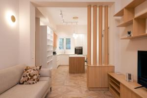 The Downtown Oasis [4 To Panormou Metro Station]