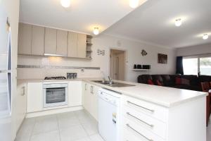 13 Elliot Ave - Pets Negotiable - BYO Linen