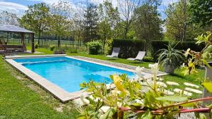 Maisons de vacances Charmant gite piscine privee chauffee climatise aux portes du Perigord entre Villereal et Monpazier : photos des chambres