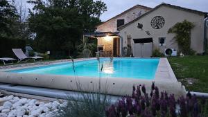 Maisons de vacances Charmant gite piscine privee chauffee climatise aux portes du Perigord entre Villereal et Monpazier : photos des chambres