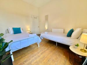EasyRest House 1 Grantham - 6 Beds & Free Parking - Spacious & Comfy - Access to A1, Town Centre & Shops