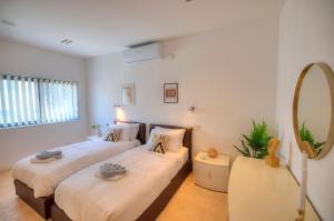Spacious 3bedrooms with spectacular views GOSLM-6