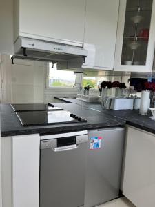 Apartment HOME in Paris with View, 15min to center