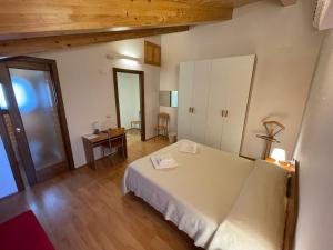 Domo Is Solus - Affittacamere - Living Sant'Antioco img24