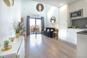 Amazing Maisonette with a Sea View and a Pool Access