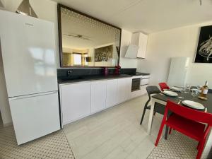 Appartements Le Mousse, P2 cosy avec une magnifique vue mer, parking : photos des chambres