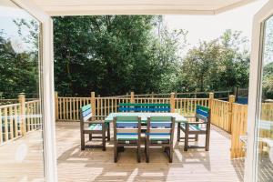 Luxurious 4 Bedroom New England Style Villa - Trewhiddle V10