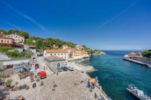 Astra 2 Veli Lošinj Harbour View - Happy Rentals