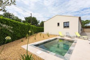 Maisons de vacances La Villa d'Angele - Villa climatisee avec piscine : photos des chambres