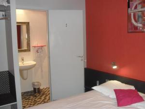 Hotels Hotel Latino Reims Centre : photos des chambres