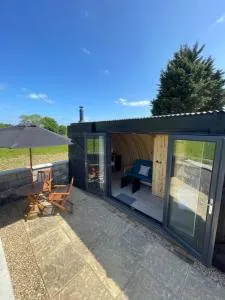 Henny Riverside Glamping - Middleton