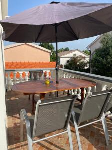 Apartments Nada near the sandy beach - by TA Leut Agency