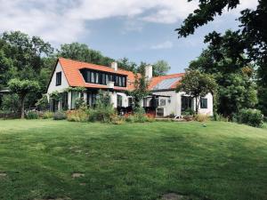 Landhuis het Woud. max. 11 pers. with private pool