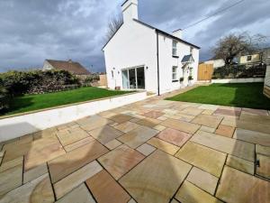 Charming Cottage close to M4 Bridgend