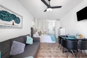 El Palomar Atteserg Castle Harbour