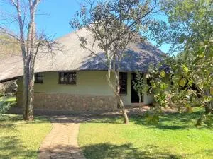 Family Lodge in Natural African Bush - 2115 - Bulawayo