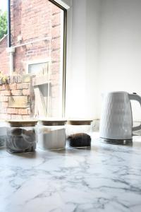 Morden house close to City centre & The Peaks