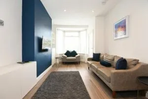 Morden house close to City centre & The Peaks - Unstone