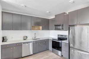 Central District 1br w gym bbq nr downtown SEA-550
