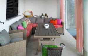 1 Bedroom Lovely Apartment In Pula