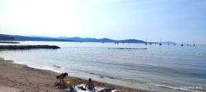 Logement climatisé avec jardin et parking pour 2 personnes en bord de plage