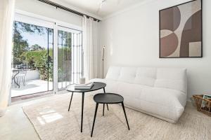 Fully Renovated Modern 2 bedroom apartment in Aloha Pueblo