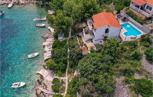 4 Bedroom Cozy Home In Drvenik Veliki 