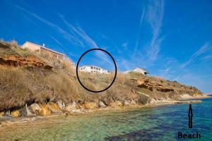 Azra - Seafront Apartment Pag