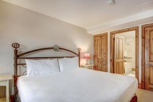 1BR Plus Den, Heart of Beaver Creek Village