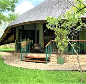Double lodge on natural African bush - 2112 - Highmount