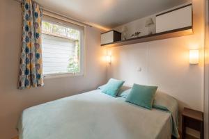 Le Mimosa, mobil-home climatisé au cœur du vignoble et à quelques mètres de la mer