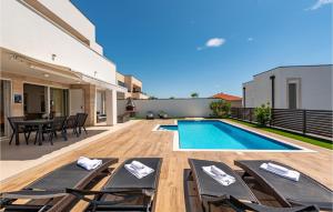 Luxurious Home In Novalja