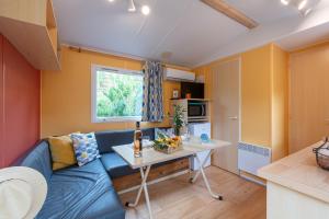 LEucalyptus, mobil-home avec extérieur spacieux à quelques mètres de la mer