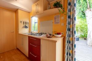 LEucalyptus, mobil-home avec extérieur spacieux à quelques mètres de la mer