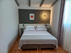 Unique residence with garden and sea view