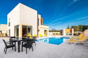 Villa Lidia Oura Beach with private Swimmingpool